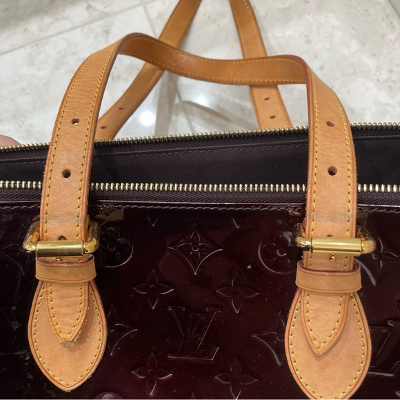 LOUIS VUITTON Monogram Vernis Rosewood Avenue Bag - Picture 9 of 15